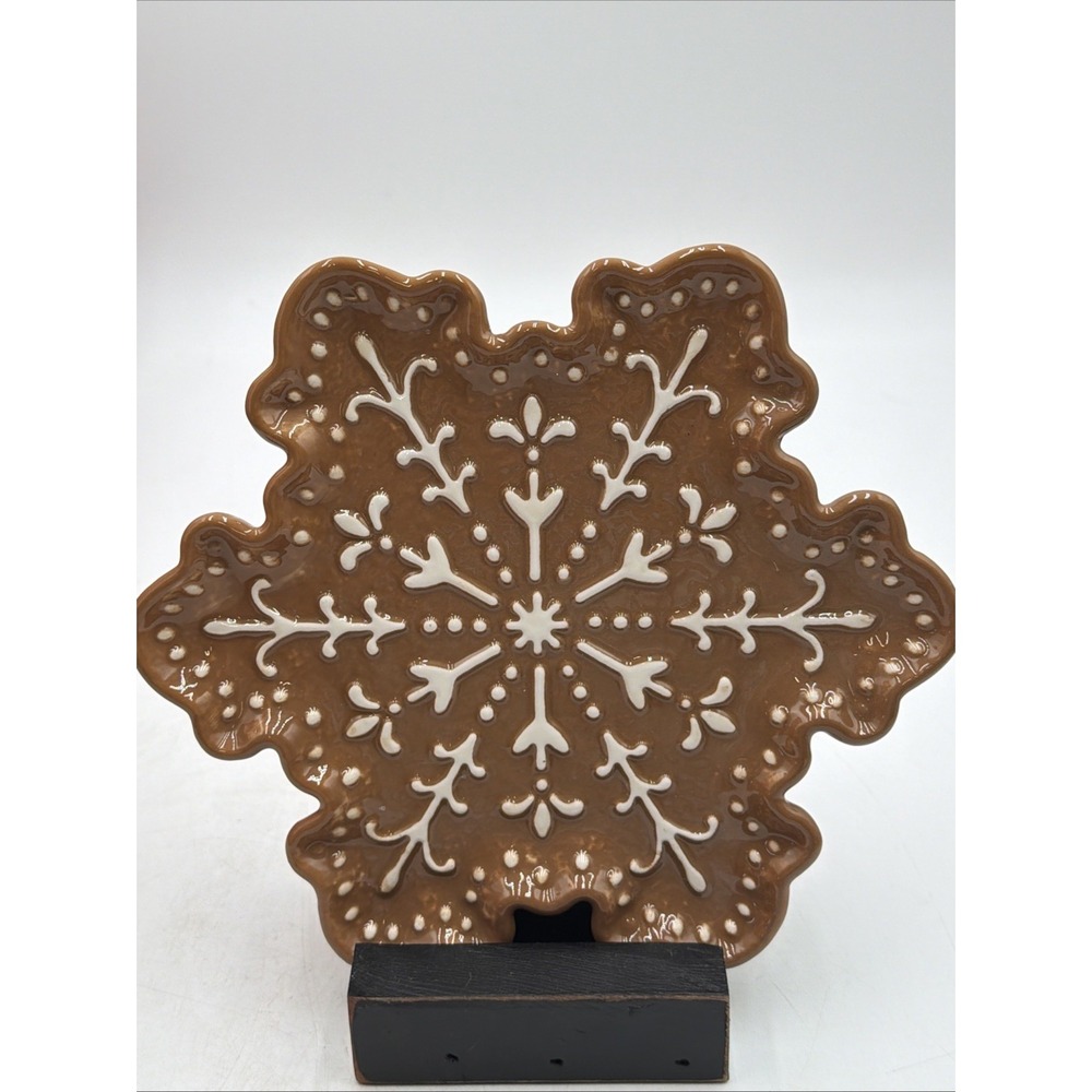 Sleigh Bell Bistro Gingerbread Cookie Snowflake Plate Christmas Decor 8.5" NEW